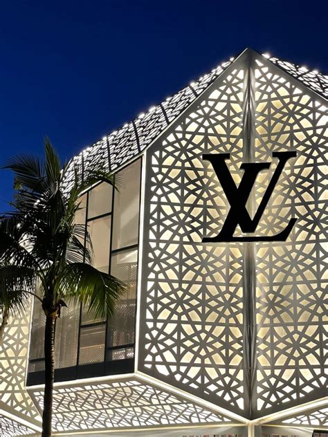 louis vuitton store facade|louis vuitton diamond screen.